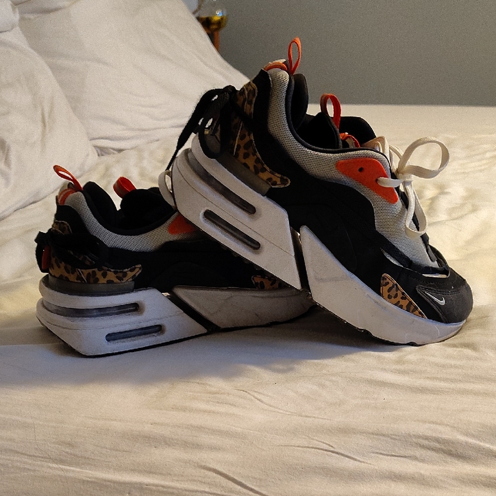 Nike Black Red & Leopard Sneakers 9.5